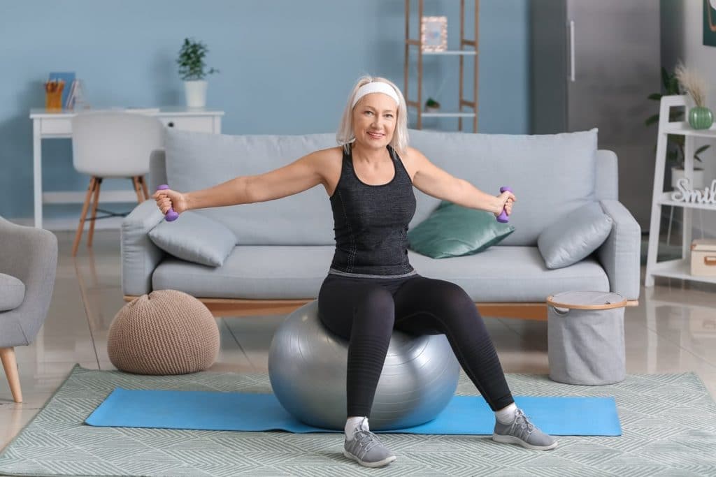 faire du sport à la maison avec une swiss ball