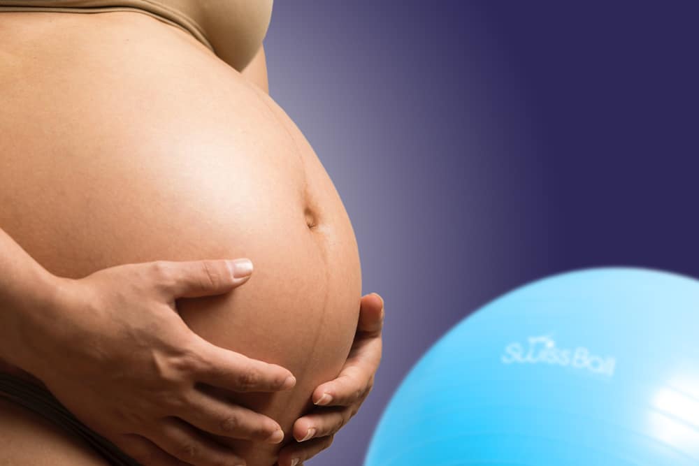 FamiBlog - Comment effectuer correctement les exercices sur le ballon  pendant la grossesse?